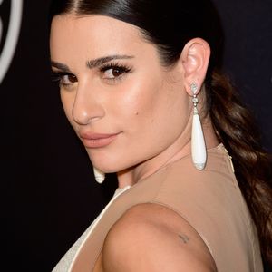 Süßer Trost: Hier kuschelt Lea Michele mit 'nem Mann im Bett