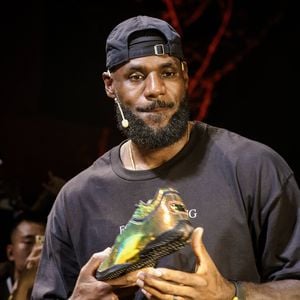 LeBron James' stark deformierte Zehen alarmieren Sportfans