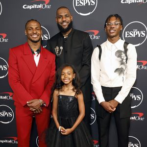 LeBron James' Sohn Bryce unterzeichnet Basketball-Vertrag