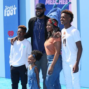 Basketballer LeBron James besucht Schule in Berlin-Neukölln