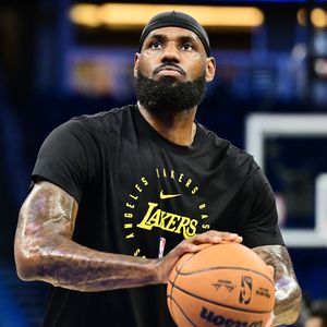 Ehrenvorsitzender LeBron James sagt Met Gala kurzfristig ab