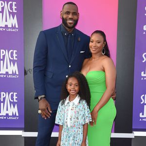 NBA-Star LeBron James mit Tochter und Frau bei Filmpremiere