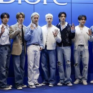 K-Pop-Band Stray Kids feiert Gold mit Album "THIS & THAT"