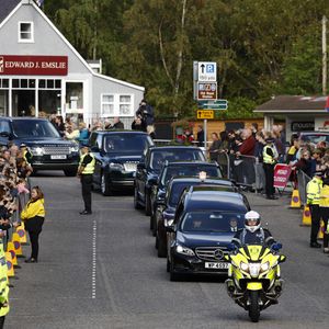 Straßen gesäumt: Schotten verabschieden die Queen rührend