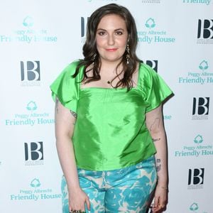 Trend verpennt? Lena Dunham zeigt "heißen Schlumpf-Job"