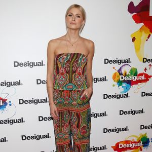 Model-Nahrung? Lena Gercke gönnt sich diesen fetten Burger
