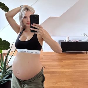 Doch noch schwanger? Lena Gercke posiert mit Babybauch!