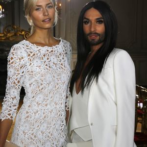 Ganz in Weiß: Lena Gercke & Conchita Wurst in der Front Row