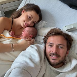 Süßes Babybild: Schauspielerin Lena Meckels Kind ist da
