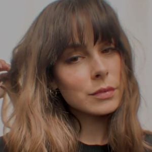 Mit Pony: Lena Meyer-Landrut präsentiert heiße neue Frisur
