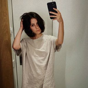 Nur im T-Shirt: Lena Meyer-Landrut befreit sich von Druck