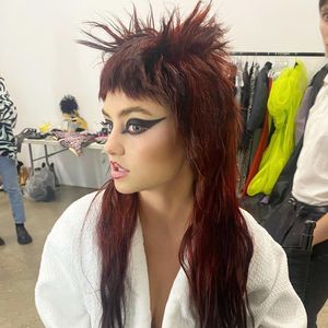 Smokey Eyes und wilde Mähne: Leni Klum posiert als Raubkatze