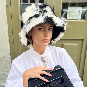 "Stinktier": Ist dieses Outfit von Leni Klum etwa ein Flop?