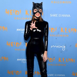 Sexy in Latex: Leni Klum hat sich als Catwoman verkleidet