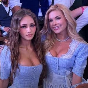 Partnerlook beim HeidiFest: Pamela Reif trägt Lenis Dirndl