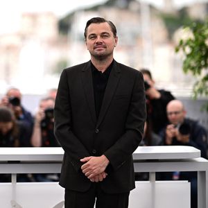 Leonardo DiCaprio beim Feiern umringt von heißen Frauen!