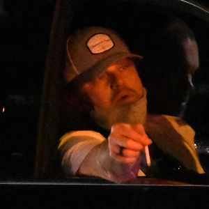 Zu hart gefeiert? Leonardo DiCaprio hängt mit Kippe im Auto