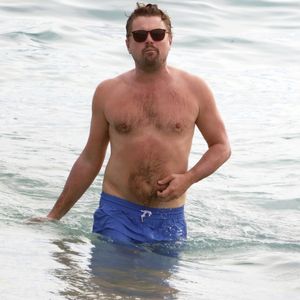 Mit Bikini-Beautys: Leonardo DiCaprio läutet neues Jahr ein!