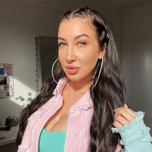 Bei "Are You The One?"-Rückkehr: Wieso hat Leonie Gipsfuß?