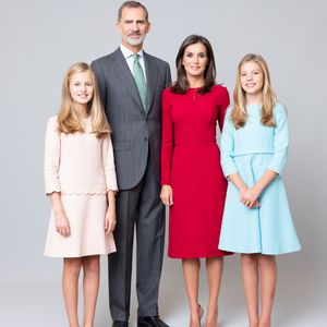 Total adrett: Neue Familien-Porträts der spanischen Royals