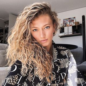 Feature mit Capital Bra und Co.: Leony startet voll durch!