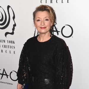 Lesley Manville stichelt gegen Ex Gary Oldman nach 30 Jahren