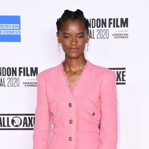 "Black Panther"-Star Letitia Wright teilt Impf-Verschwörung