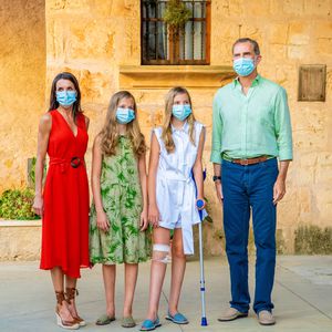 Bei Mallorca-Besuch: Prinzessin Sofía läuft mit einer Krücke