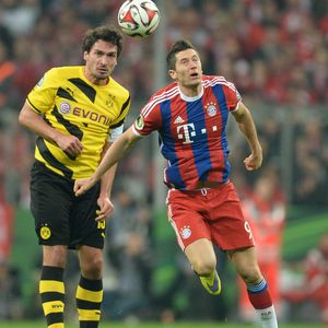 Spaß unter Kollegen: Mats veräppelt Robert Lewandowski