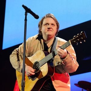 Während Karrierepause: Lewis Capaldi jammt wieder im Studio!
