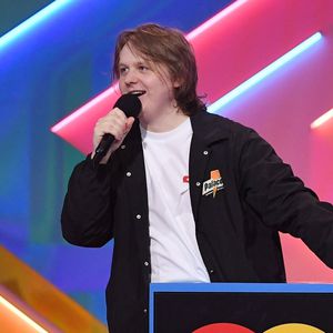 Zu vulgär? Lewis Capaldi bei Brit Awards stumm geschaltet