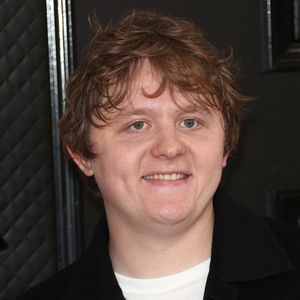 Nach musikalischer Pause: Lewis Capaldi strotzt vor Energie!