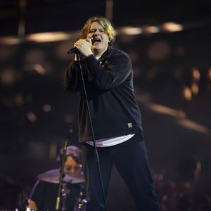 Geht es ihm besser? Lewis Capaldi ist zurück auf der Bühne