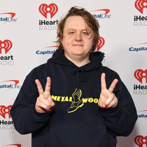 Englandsieg: Lewis Capaldi spendiert Drinks für 2.340 Euro