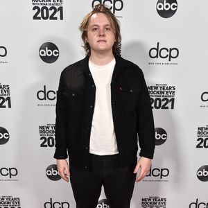 Diagnose Tourette-Syndrom: So geht Lewis Capaldi damit um