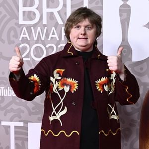 Knutschend bei Brit Awards: Lewis Capaldi soll vergeben sein