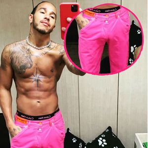 Sexy Neonlook! Lewis Hamilton oben ohne in pinkfarbener Hose
