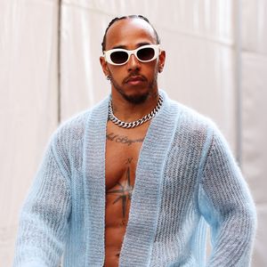 Hot! Lewis Hamilton präsentiert Sixpack vor Rennen in Monaco