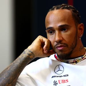 Totalschaden: Lewis Hamilton crasht Ferrari in Barcelona