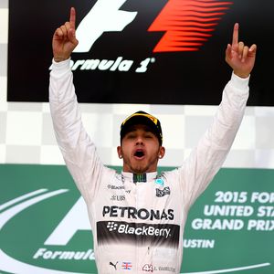 Wie im Zirkus! Lewis Hamilton rangelt mit gefährlichem Tiger