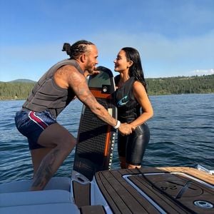 Summer-Vibes: Kim K. urlaubt mit Lewis Hamilton und Familie