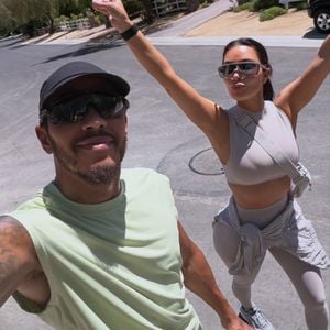 Lewis Hamilton besucht Kim Kardashian bei der Arbeit am Set