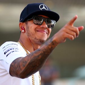 Surfer-Boy! Lewis Hamilton reitet auf Barbados die Wellen
