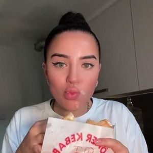 Vor Dschungelcamp: Leyla Lahouar gönnt sich letzten Döner