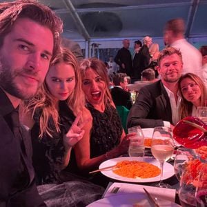 Erstes Mal: Liam Hemsworth zeigt Freundin auf Social Media