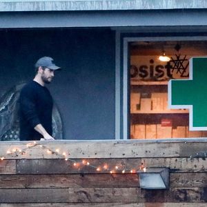 Nach Miley-Drama: Liam Hemsworth shoppt im Marihuana-Laden!