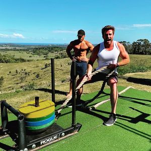 Heftige Muskeln: Liam Hemsworth sieht aus wie "Wolverine"