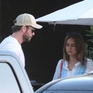 So verliebt: Liam Hemsworth und Freundin turteln im Meer