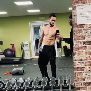 Kilos weg: Liam Payne zeigt stolz sein stählernes Sixpack