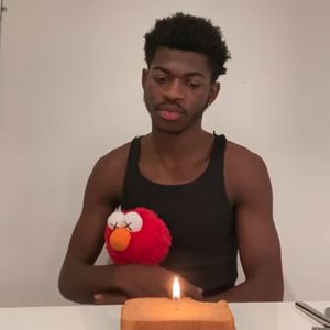 21. Geburtstag: Lil Nas X feiert mit Stulle und Kuscheltier